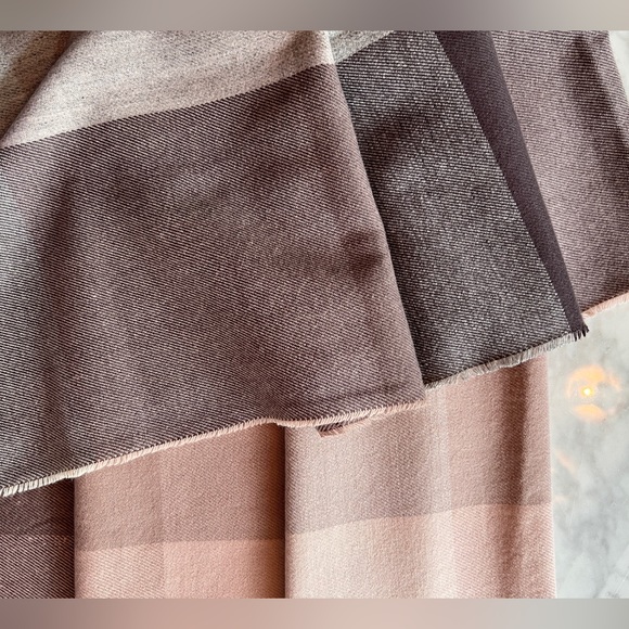 LOVE & LORE multi toned scarf/ shawl/ wrap. PINKS and GRAYS. Super soft NWT. - Picture 5 of 5